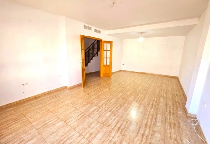 Casa en venta en Lucena, Zona Avenida de la Guardia Civil