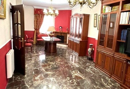 Casa en venta en Lucena, Zona Sevillana